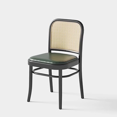Chaise en rotin noir fer