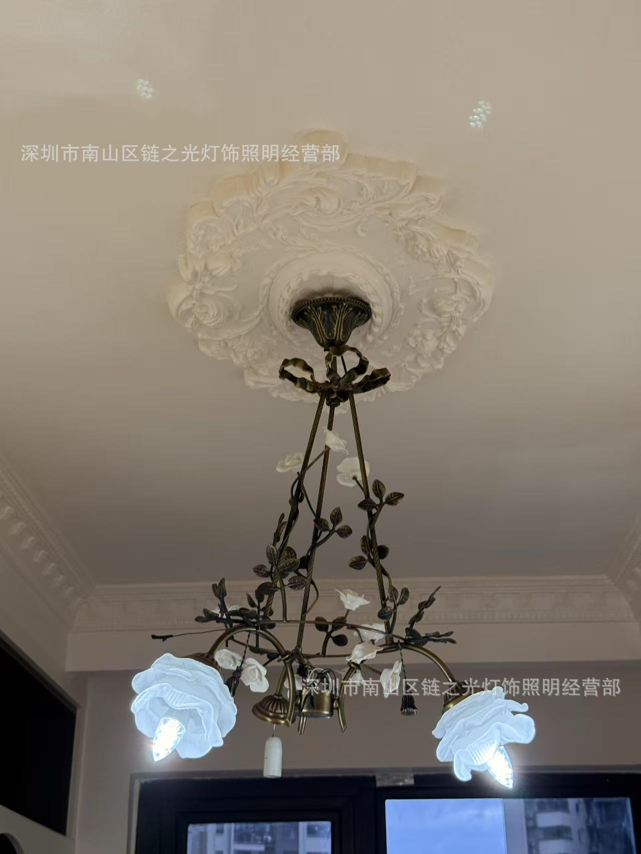 Economic Model 3 White Flowers + Rose Lampshade (