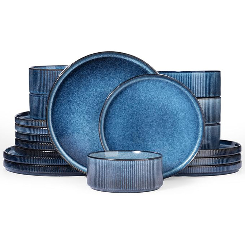 Ensemble de 18 pièces en relief bleu tourné au four avec imperfections mineures