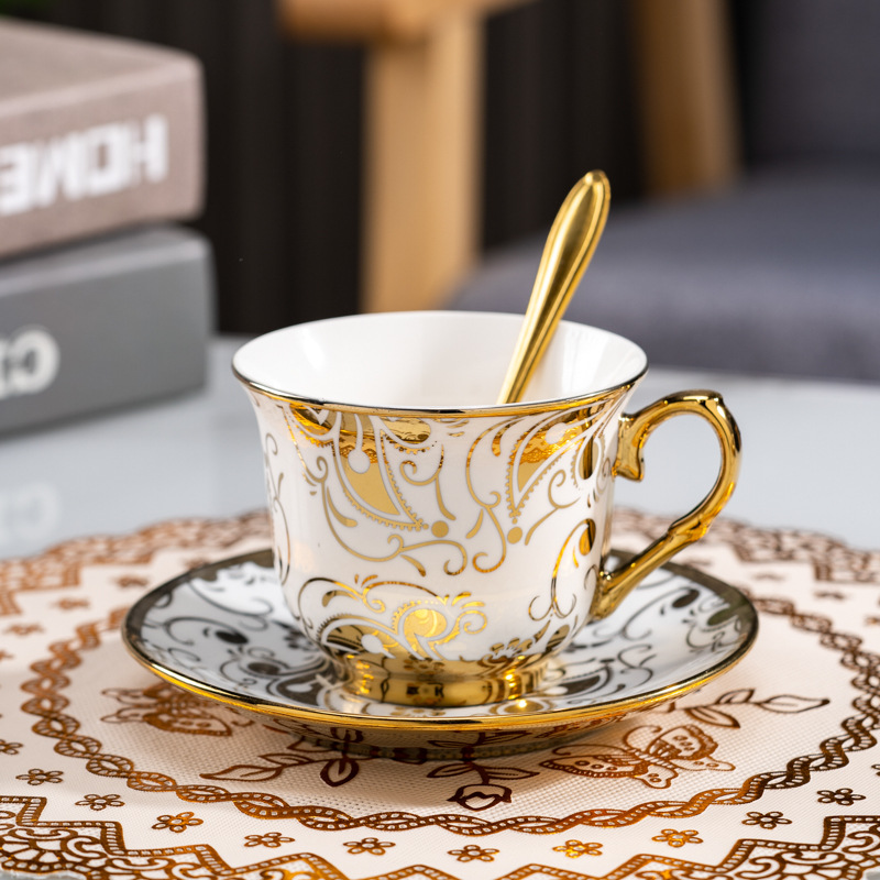 Fleur dorée 1 tasse soucoupe cuillère dorée