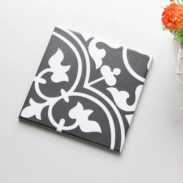 Telha cerâmica padrão flor, superfície preta e branca 20x20 cm / 8x8 polegadas para parede e piso