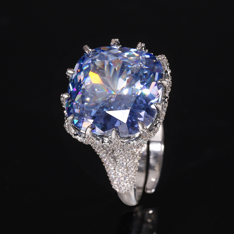 Bague ajustable en platine, motif nid d'oiseau, sertie de pierres blanches et plaquée or bleu.