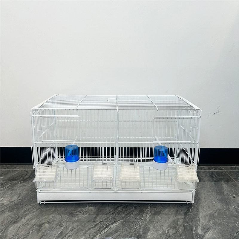 Une cage blanche sans panneau arrière