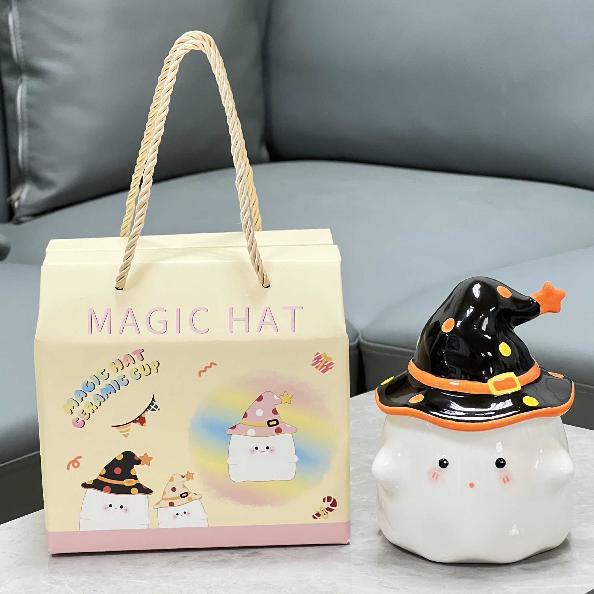 Caja de regalo pequeña con tapa de vaso de fiesta de magia negra