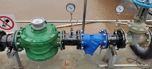 4-20mA/RS485 24VDC Medidor de flujo de engranajes ovalados de aceite de alta viscosidad alimentado por batería - Product Image 5