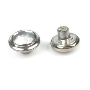 Botones personalizables para accesorios de ropa con remaches de aleación de zinc con diferentes diseños personalizados al por mayor - Product Image 3