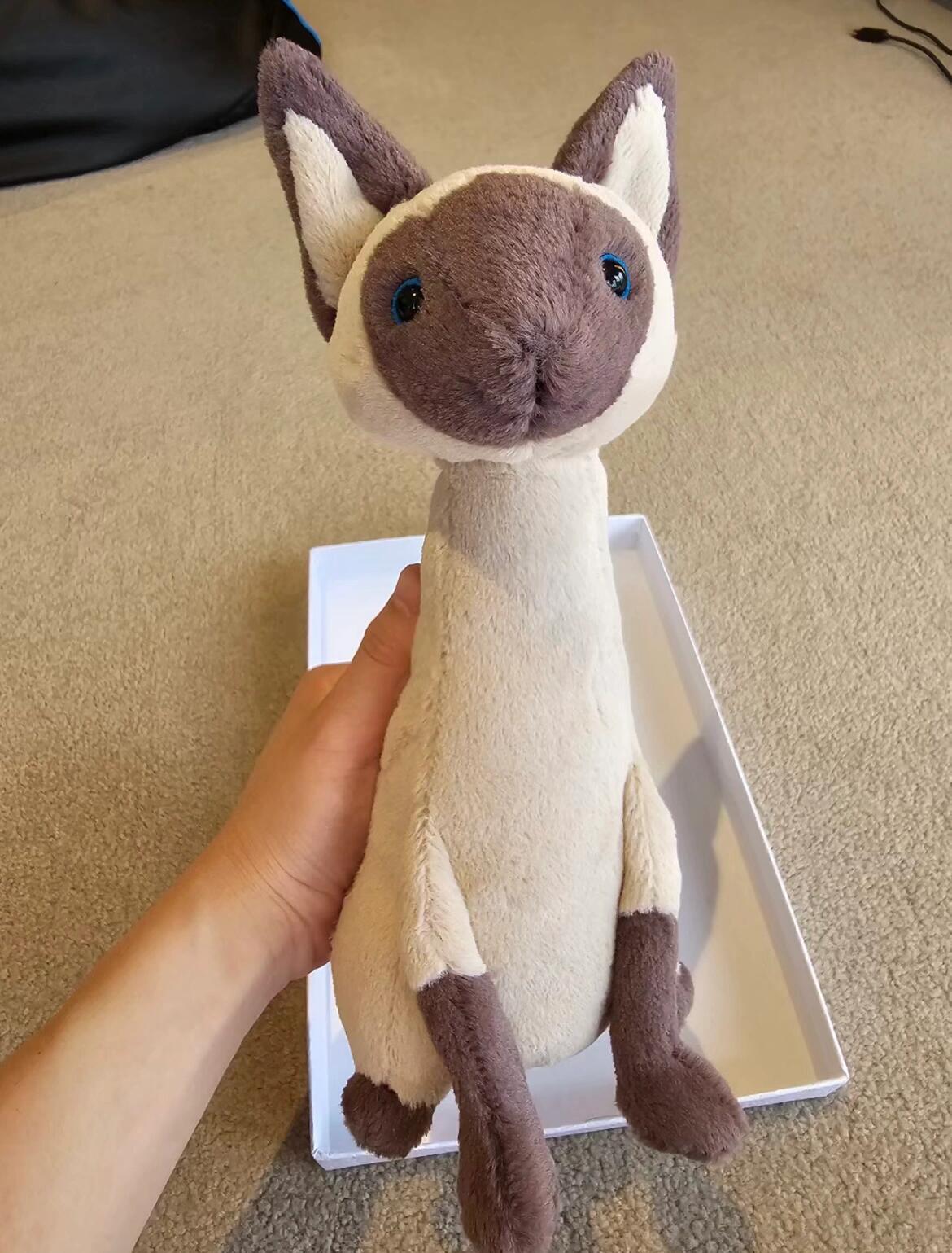 Peluche chat siamois Alice en gros, disponible au Royaume-Uni