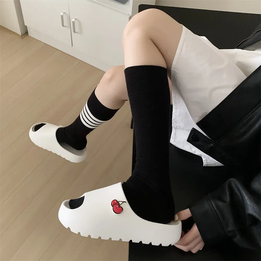 XIXITIAO sandal rumah wanita, Kasut lembut dalam ruangan, tidak licin karet tebal warna polos untuk Perempuan Musim Panas 2024
