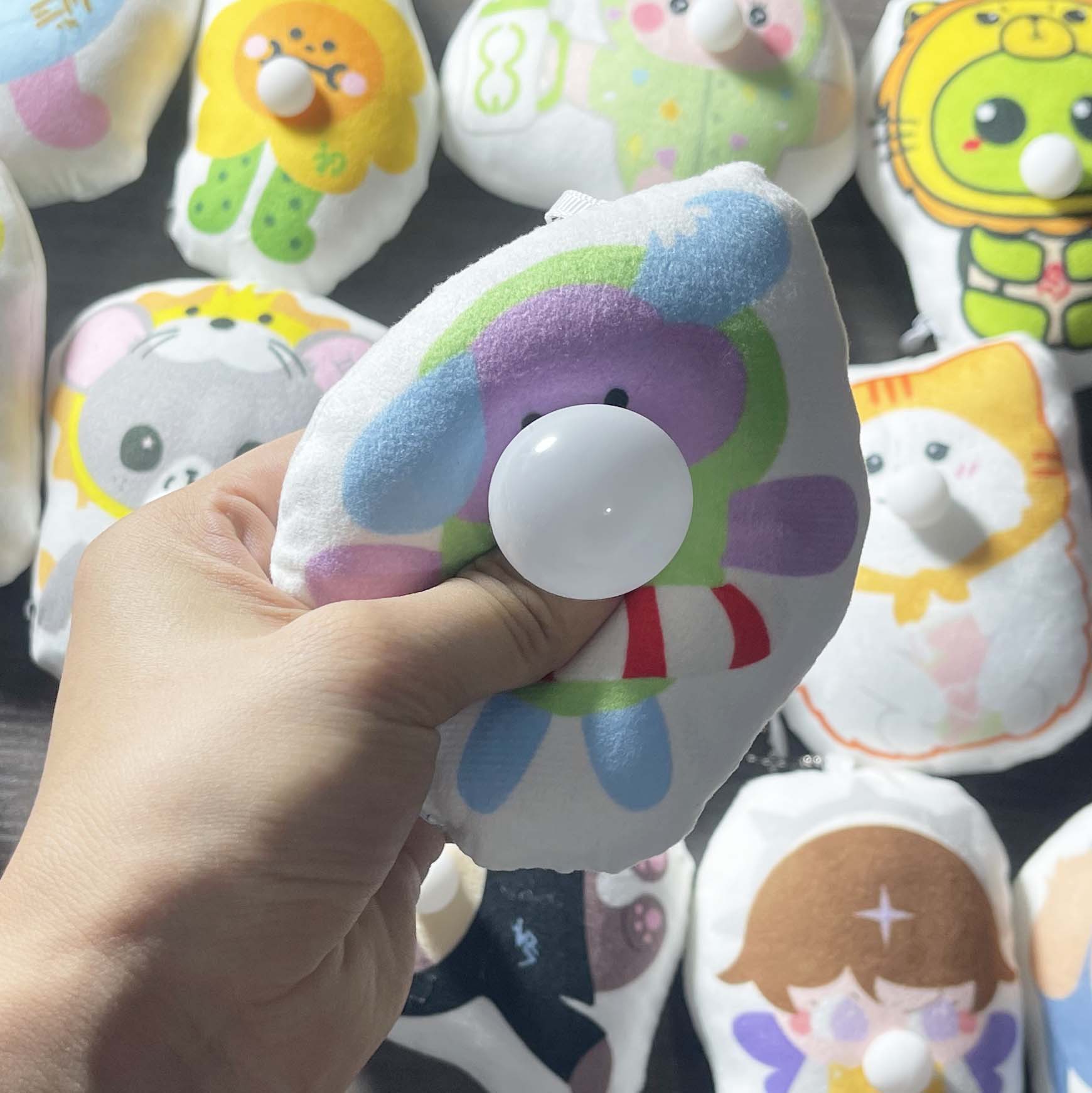 Jouet couineur soufflant des bulles en peluche de 10 cm