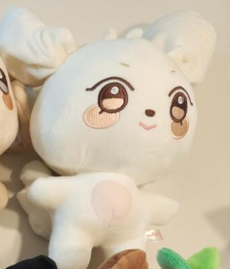 Jiang lu shang mi bai dog doll