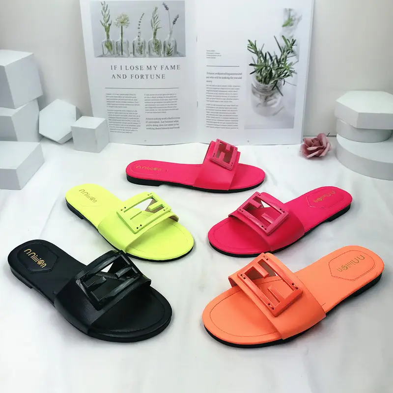 Diseñador de lujo de marcas famosas damas suaves mujeres diapositivas zapatos zapatillas personalizadas para mujeres y damas proveedor de playa Sandalia de plataforma