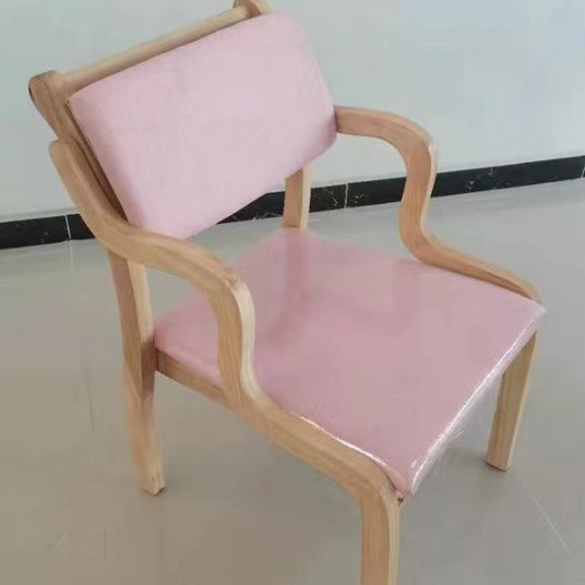 Elderly-friendly chair with round, curved back