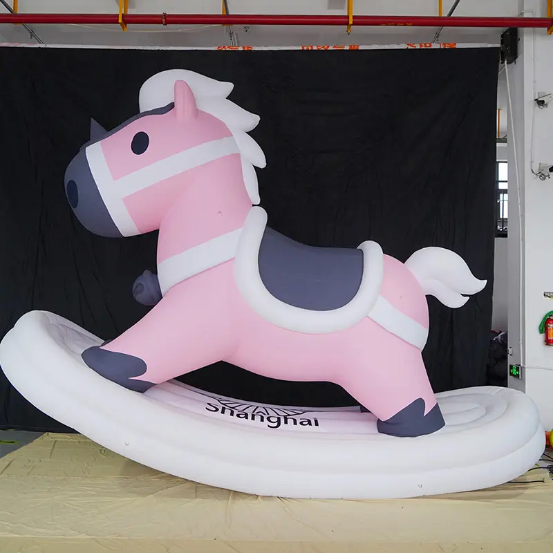 Cavallo a dondolo animale del fumetto gonfiabile di grande pubblicità su ordinazione/mascotte gonfiabile del cavallo a dondolo di pubblicità all'aperto