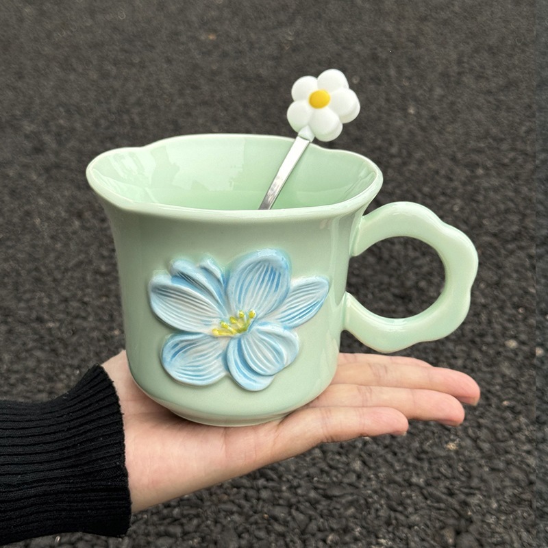 Pintado a mano, verde flor + cuchara con diseño floral.