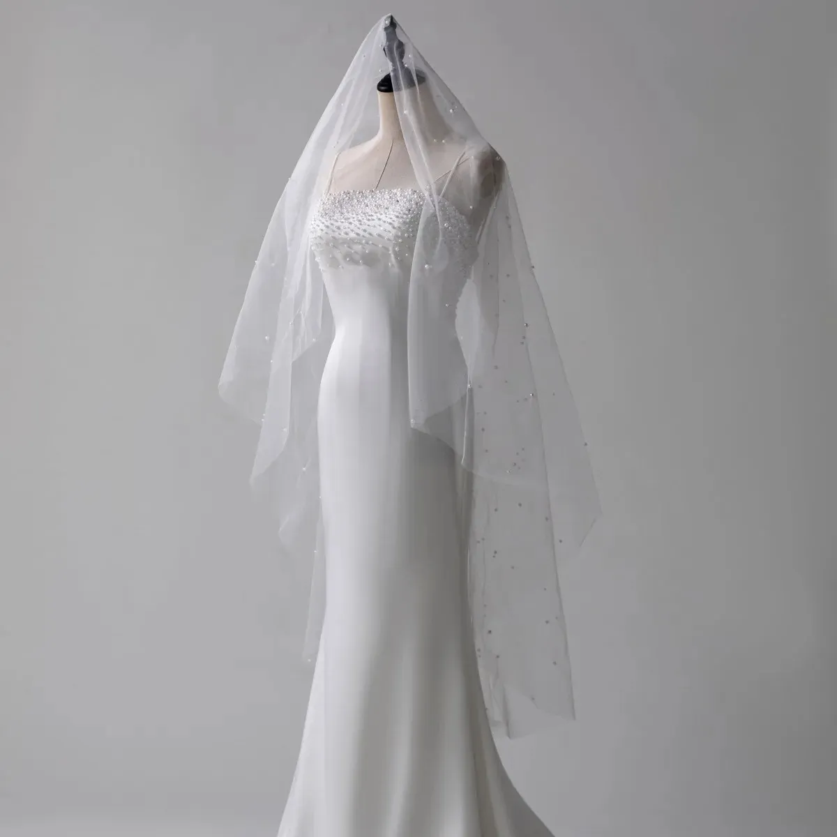 Elegante cetim artesanal frisada sereia vestido para as mulheres colarinho quadrado cintas de espaguete moderno noiva vestido com véu bonito