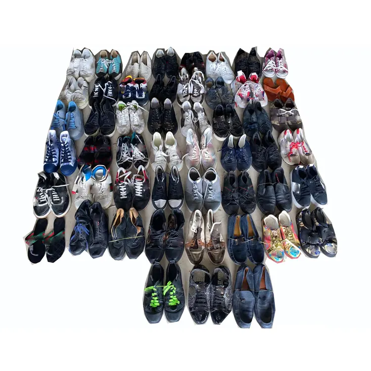 Marche famose di lusso Designer uomo donna scarpe sportive in pelle tacchi e sandali misti in vendita