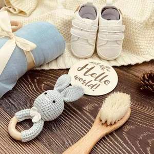 Özel yenidoğan bebek duş hediye kutusu ahşap Milestone büyüme kartları çıngırak diş kaşıyıcı oyuncaklar Muslin battaniye hediye seti - Product Image 4