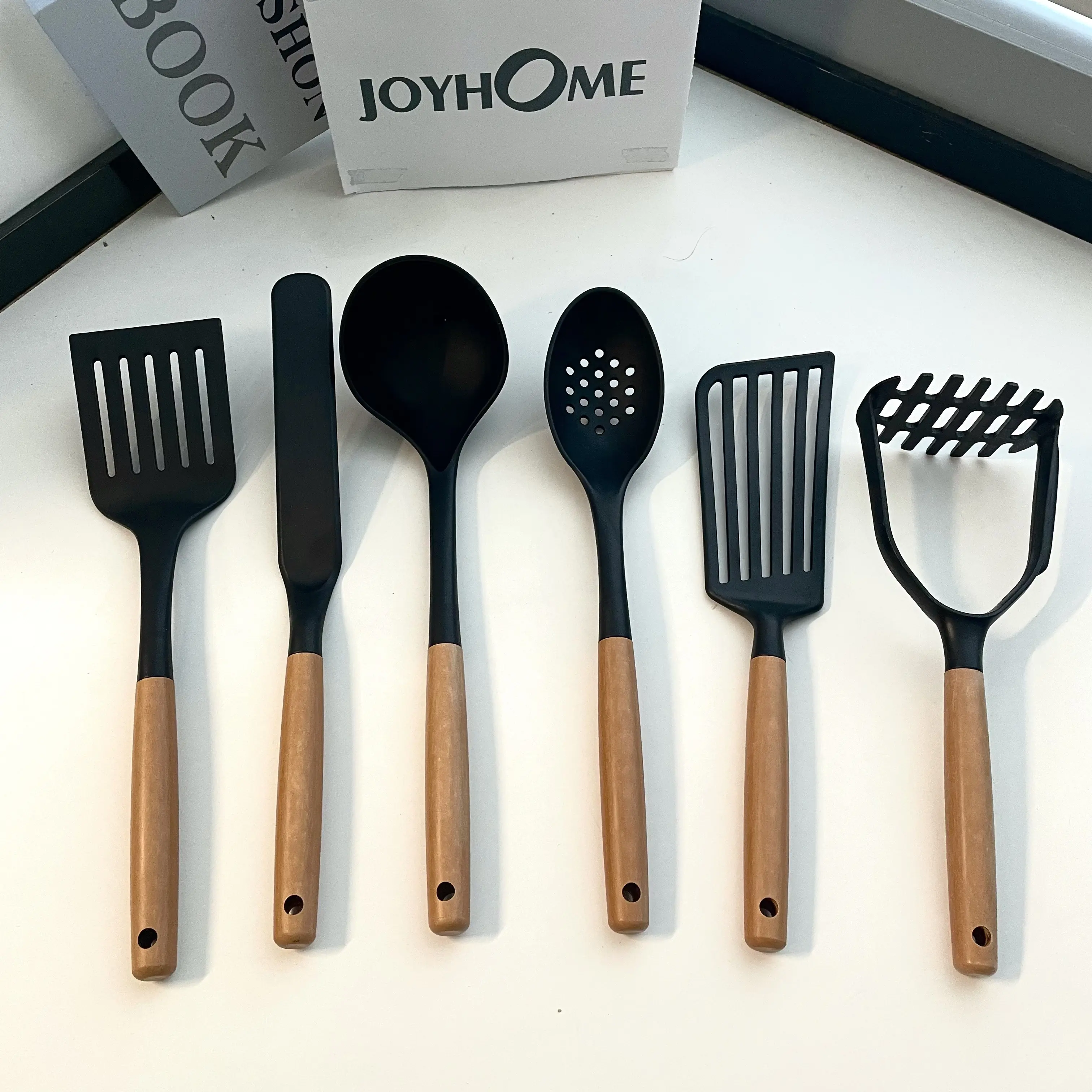 Wholesale OEM Food-Grade Eco-Friendly Cooking Utensil Korea Cookware With Wooden Handle