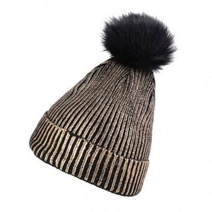 Женская вязаная шерстяная шапка с логотипом - Product Image 3