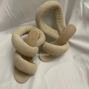 OEM ODM女式夏季块楔形高跟鞋时尚独特设计大蓬松踝带轻质皮草