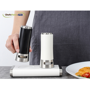 独特设计60mlx2不锈钢魔法盐和胡椒塑料罐香料摇床套装 - Product Image 1