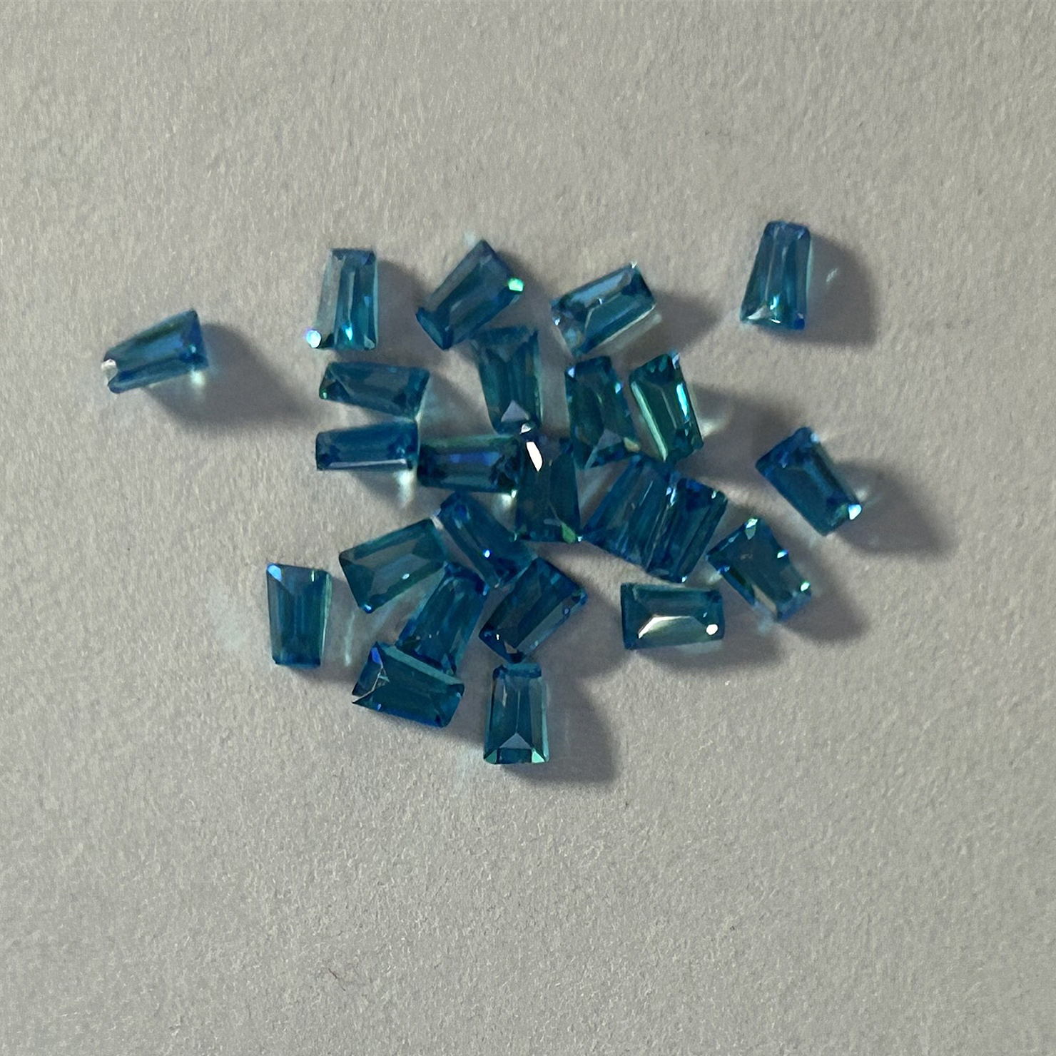 Zircone cubique aigue-marine