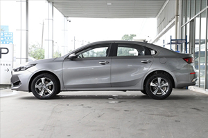Kia K3 <span class=keywords><strong>K5</strong></span> yeni araba 2024 5-seater rahat deri koltuklar benzin SUV yüksek hızlı otomatik kaliteli