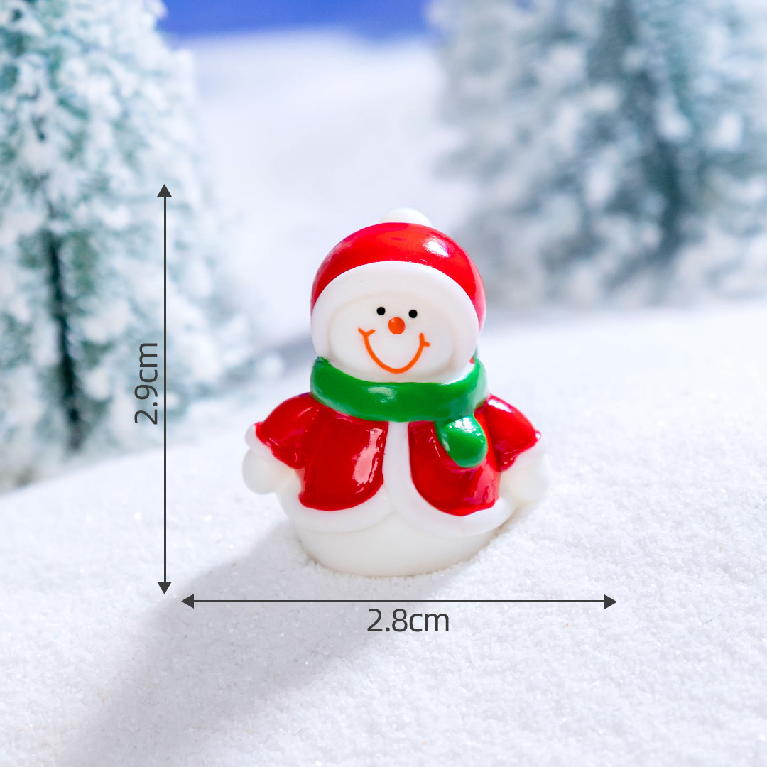 Pequeño muñeco de nieve navideño