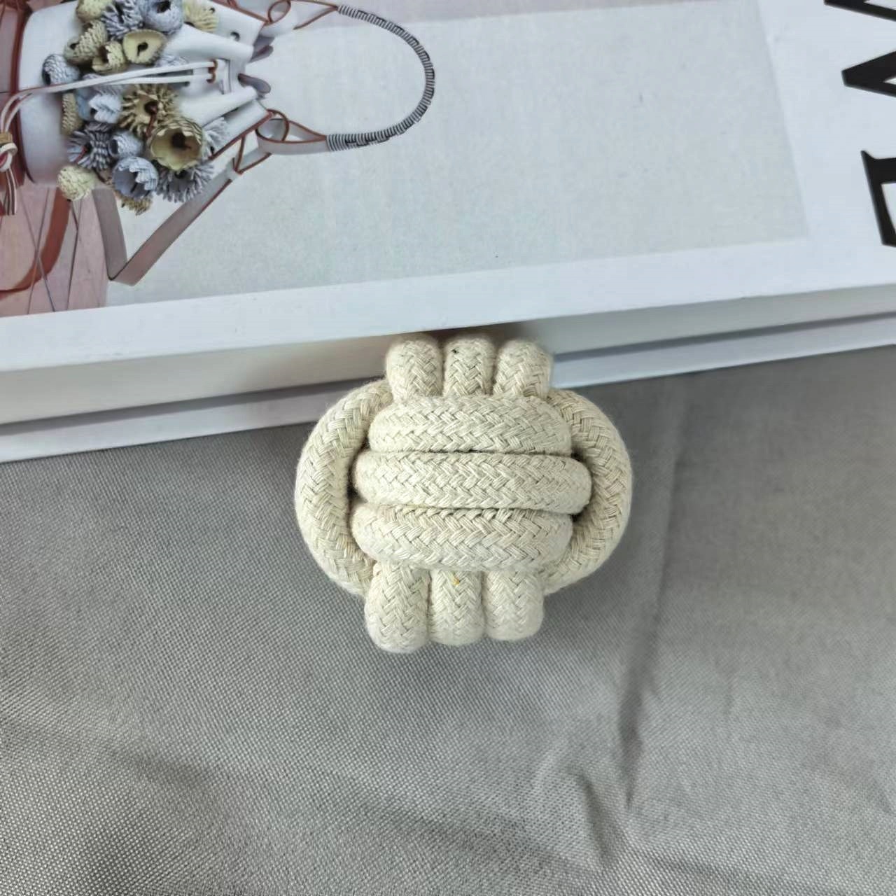Off-white 5cm ball 40g