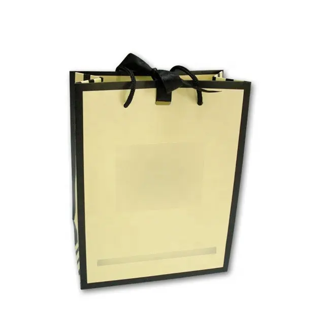 Luz amarillo crema bolsas de regalo con borde negro diseño personalizado bolsas de papel negro con cuerda de PP y cinta de raso negro arco Decoración