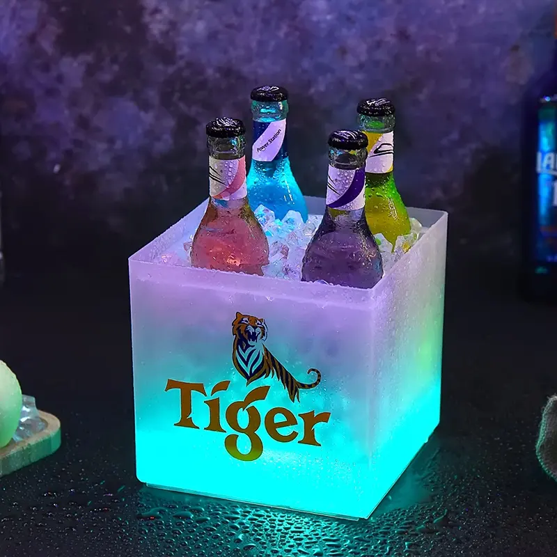 Goedkope Wijn Fles Koeler Ps Tafel Vierkante Dubbele Muur Acryl Clear Champagne Led Plastic Ijsemmer Voor Bier