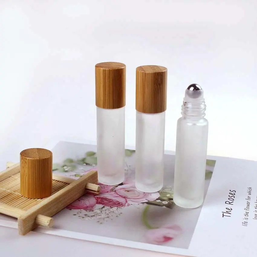 Imballaggio per la cura della pelle bottiglie Attar da 10 ml rotolo di rullo di bambù su bottiglia di vetro con sfere di metallo per profumo di olio essenziale
