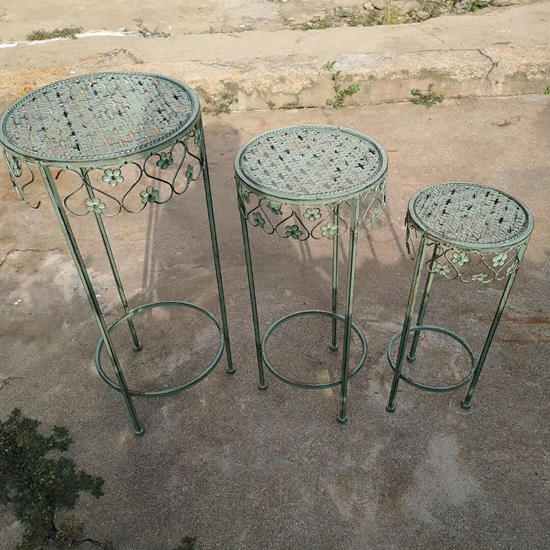 Ensemble de trois grands supports à fleurs vert vieilli