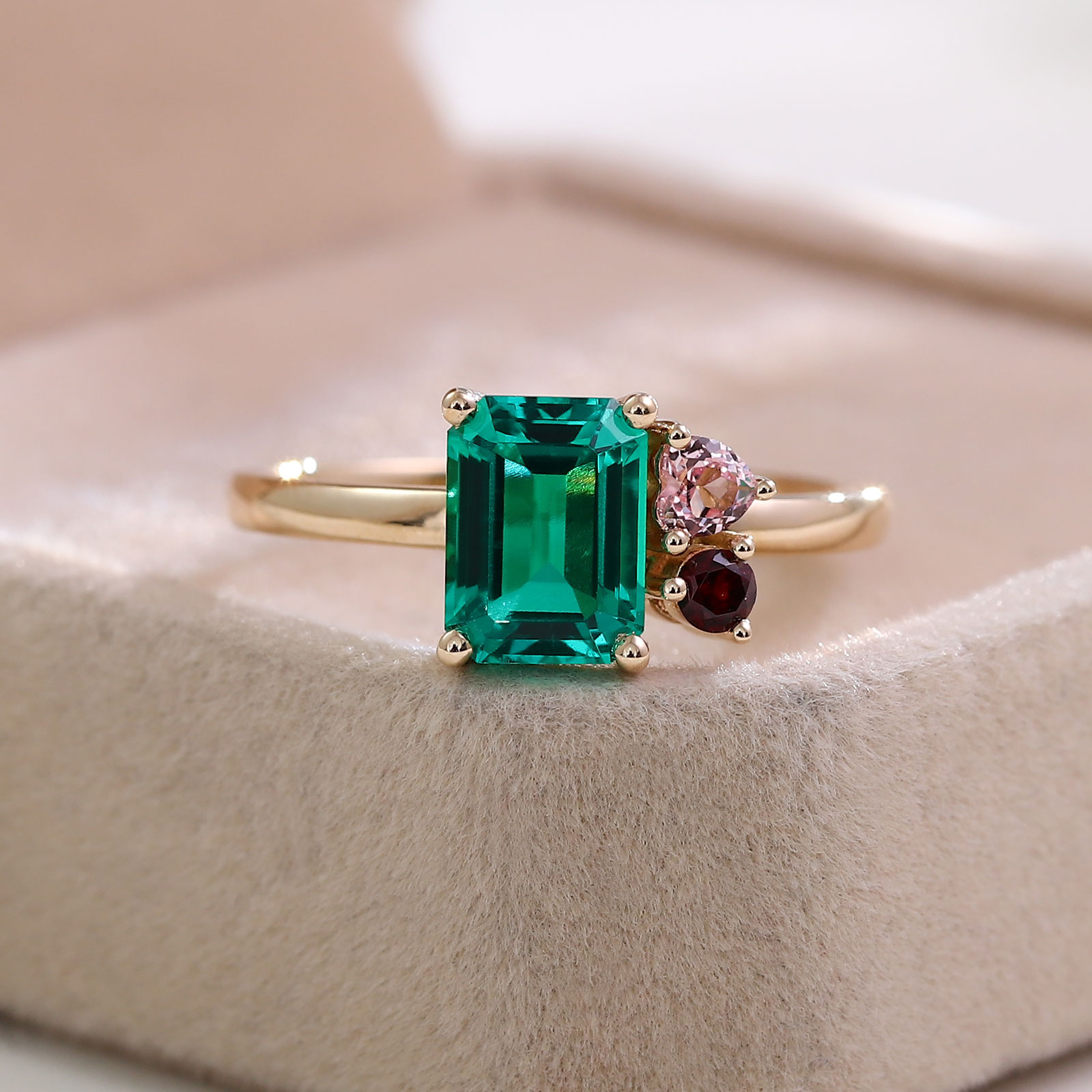 Bague en or 10 carats avec pierres précieuses de laboratoire