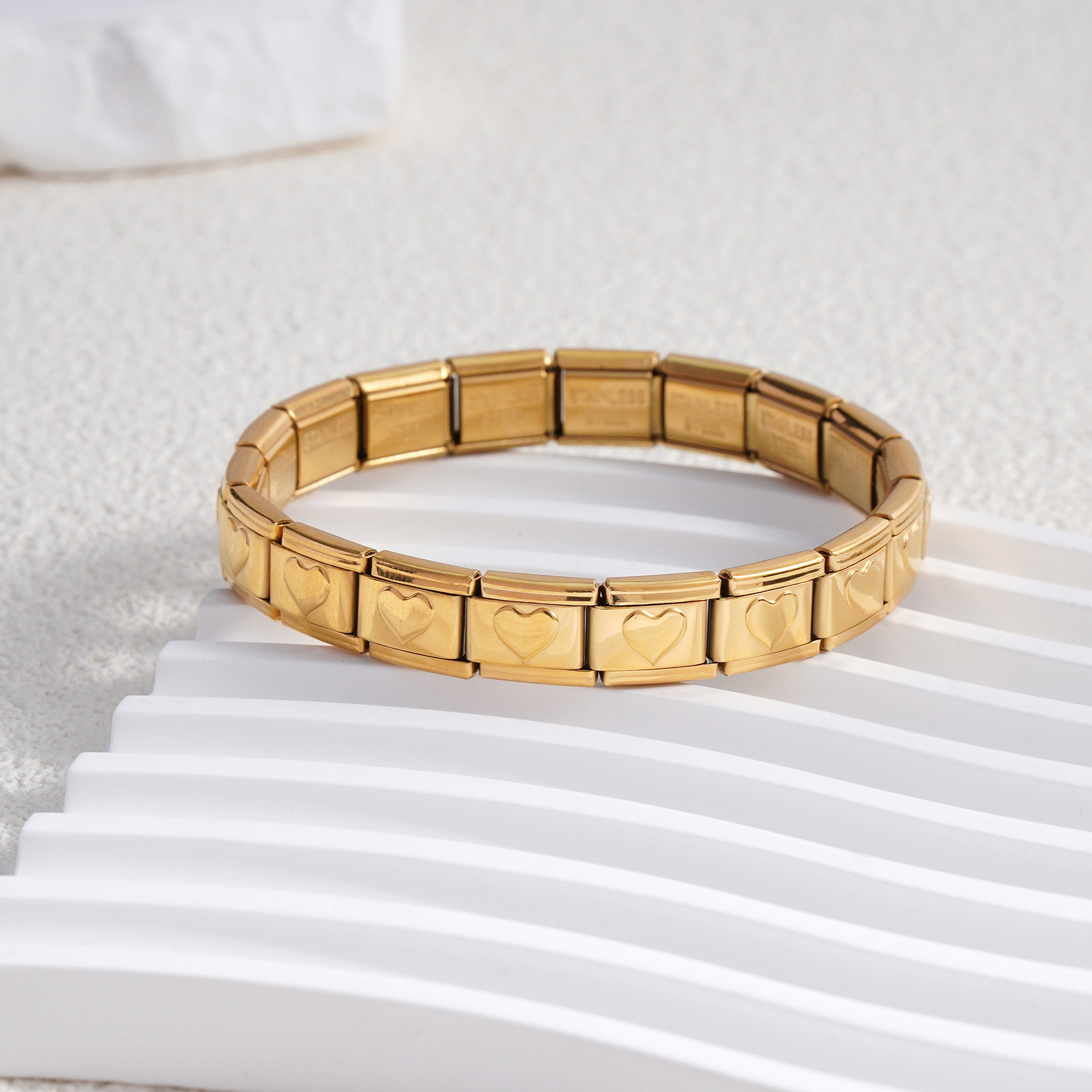 Solid Heart-Shaped Gold 9mm BD-158