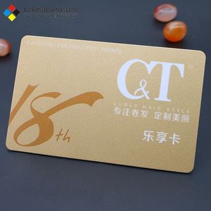 Tessera personalizzata PVC regalo fidelizzazione Vip con codice a barre e codice Qr 13.56Mhz 101 track Card di decrittazione