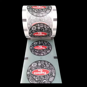 Toptan fabrika kaynağı süt çay sulu fincan plastik baskı mühür haddeleme filmi ile özel LOGO