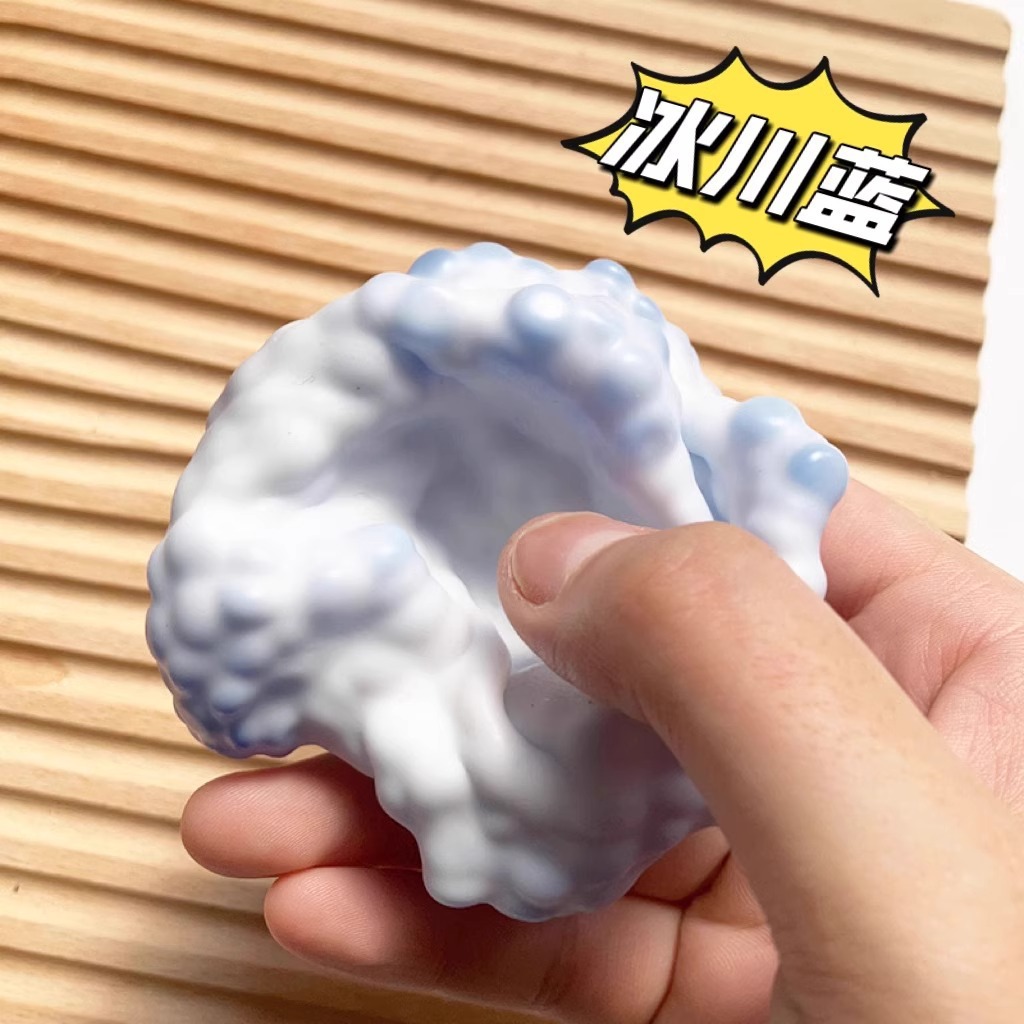 Boule spongieuse bleue peau de glace