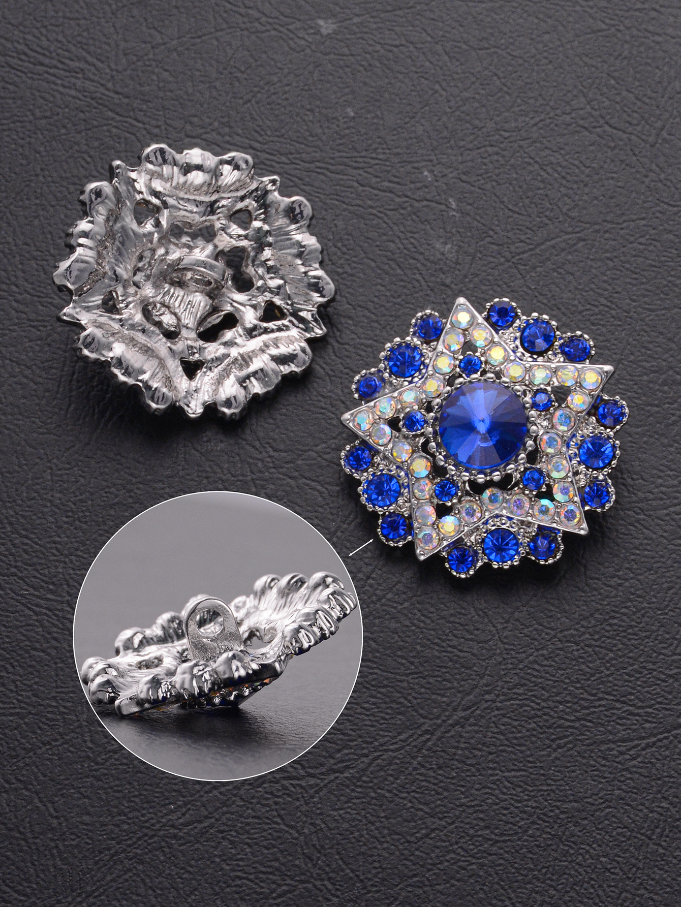 Bianco brillante con strass blu