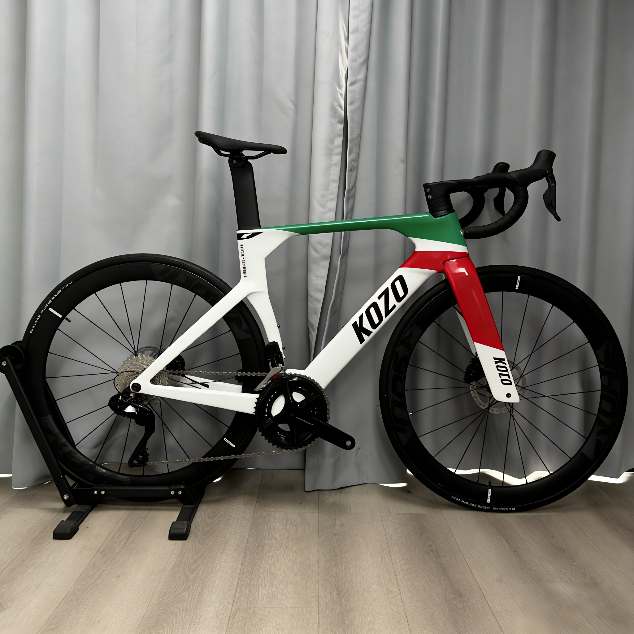 Italia +100 USD
