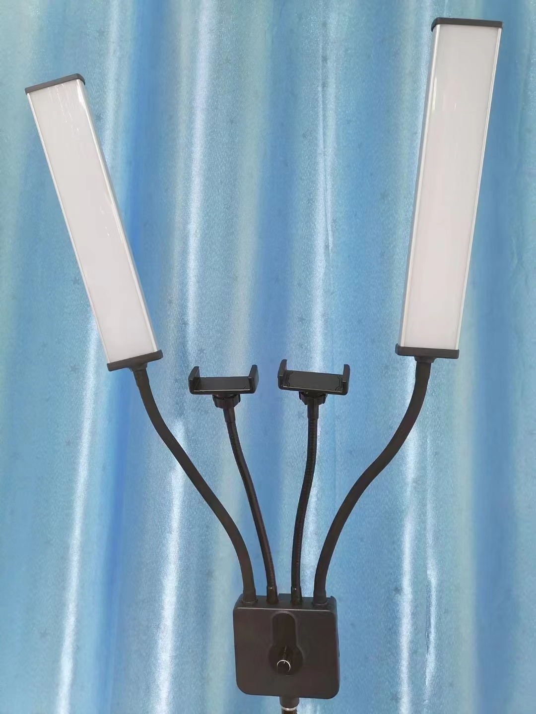 Lumière, support de téléphone, trépied et adaptateur secteur