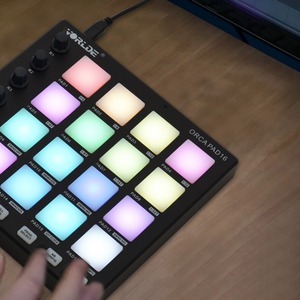 WORLDE USB <strong>MIDI</strong> <strong>Controller</strong> Beat Maker Machine 6 Assignable Knobs Note Repeat Full Level Buttons Portable Mini <strong>Controller</strong> Pad - Product Image 4
