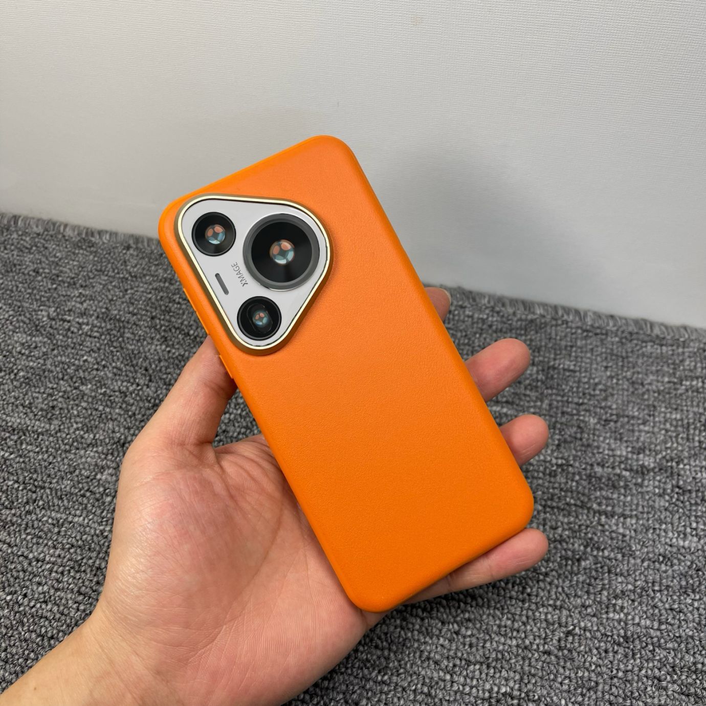 Grand trou orange