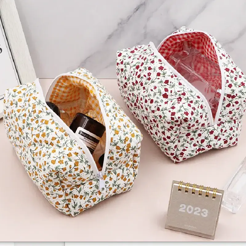 Wholesale Ready Stock Dot Pattern Fashion Portable Storage bags Tote cosmetic bags Floral Pouch