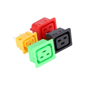 Toma de corriente alterna de 13A con fusible, toma de corriente universal, con interruptores individuales y enchufe protector contra sobretensiones - Product Image 1