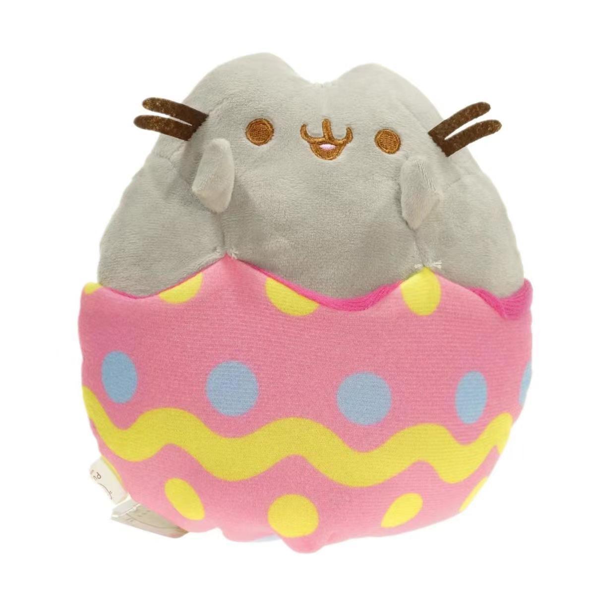 Chat en coquille d'oeuf