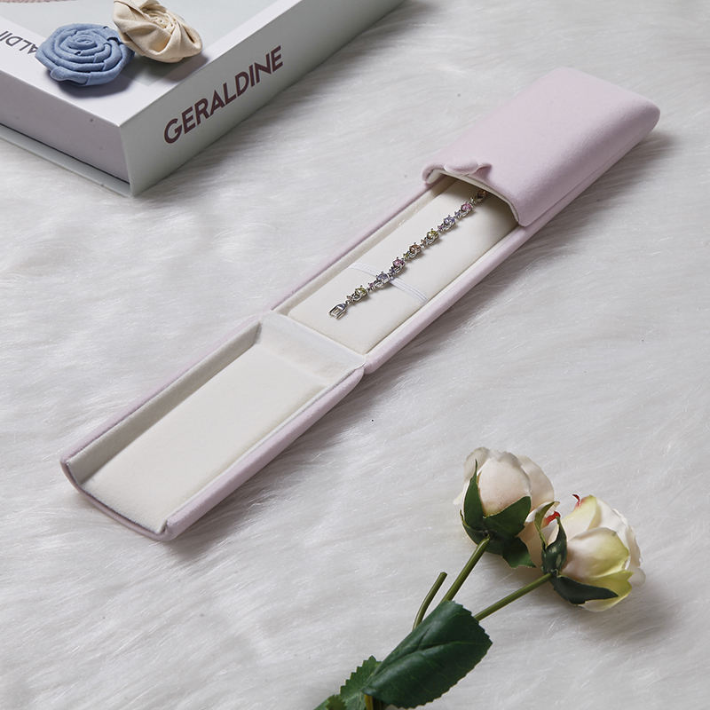 กล่องสร้อยข้อมือยาวสีชมพู