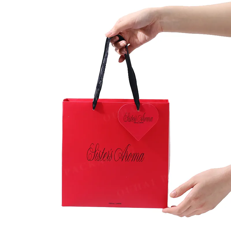 שקית אריזת יוקרה מותאמת אישית עם לוגו משלו שקית נייר קניות אדומה שקיות מתנה לחנות קמעונאית עסקים קטנים לנעליים ובגדים