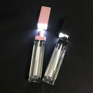 Bán buôn tùy chỉnh màu hồng đen rỗng rõ ràng Quảng trường <span class=keywords><strong>Lip</strong></span> <span class=keywords><strong>Gloss</strong></span> Ống <span class=keywords><strong>Lip</strong></span> <span class=keywords><strong>Gloss</strong></span> ống với ánh sáng LED và gương <span class=keywords><strong>Lip</strong></span> <span class=keywords><strong>Gloss</strong></span> Ống - Product Image 4