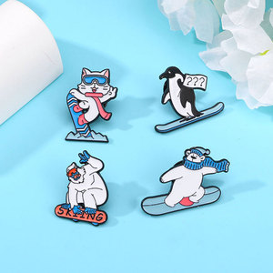 Toptan fiyat kayak serisi karikatür broş sevimli kayak penguen kutup ayısı metal pin - Product Image 1
